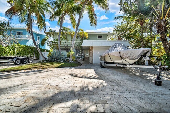 69 Shoreland Dr