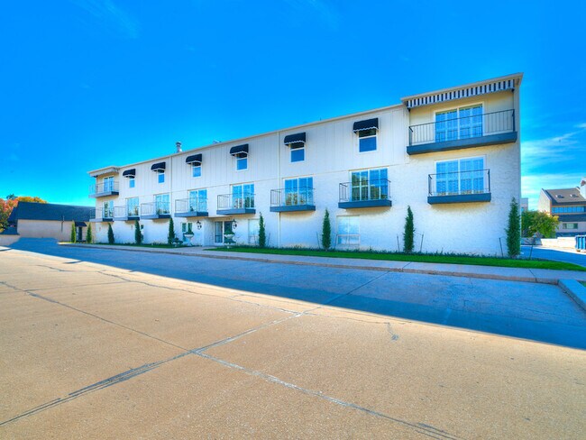 Photo - Nichols on Sherwood