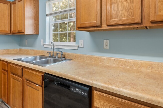 Photo - 7679 Creekside Ln