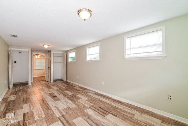 Photo - 1915 Carrigan Ave