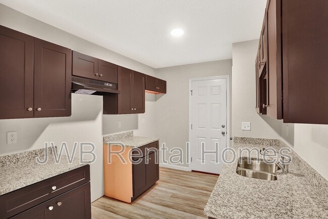 Photo - 8008 Railroad Ave