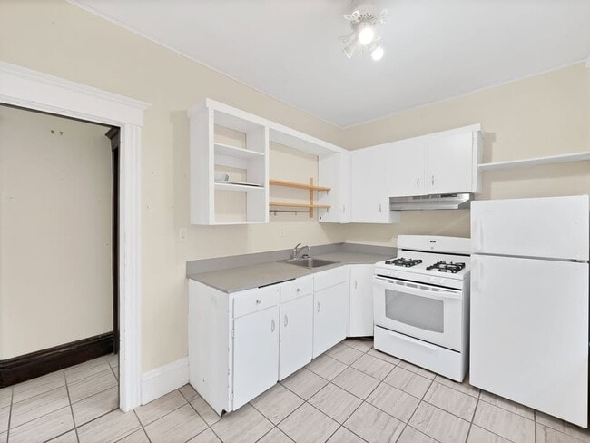 Photo - 305 Charlton Ave W Unit 2