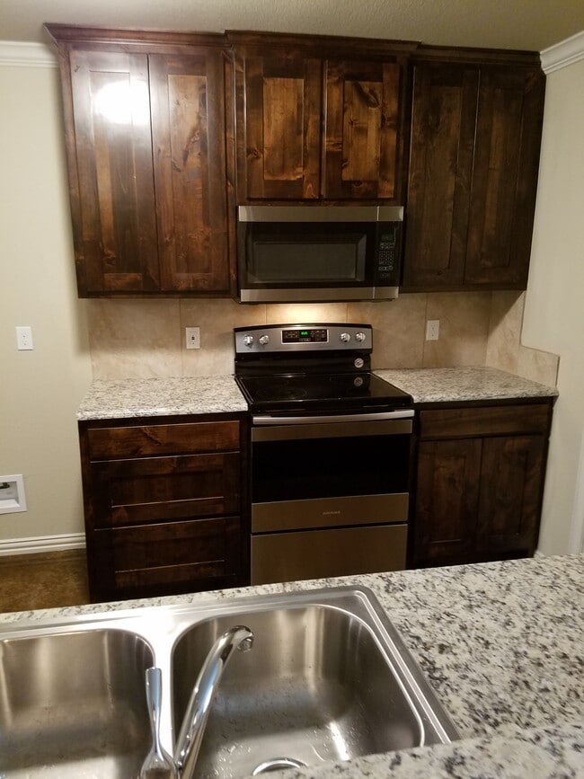 Photo - 127 Crossfire Ct