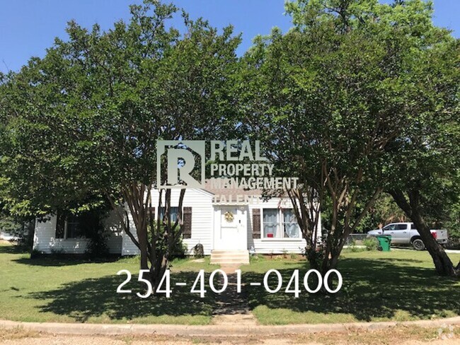 Building Photo - **Available in August** 3 Bedroom, 1 Bathr... Rental