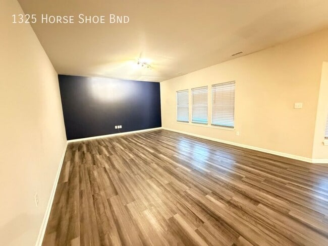 Photo - 1325 Horse Shoe Bnd