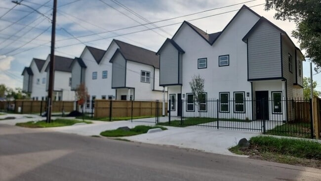 Building Photo - 8449 Jutland Rd