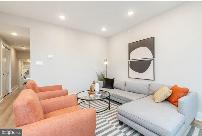 Photo - 2825 W Girard Ave