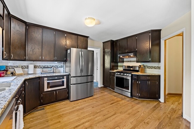 3010 Eaker Dr