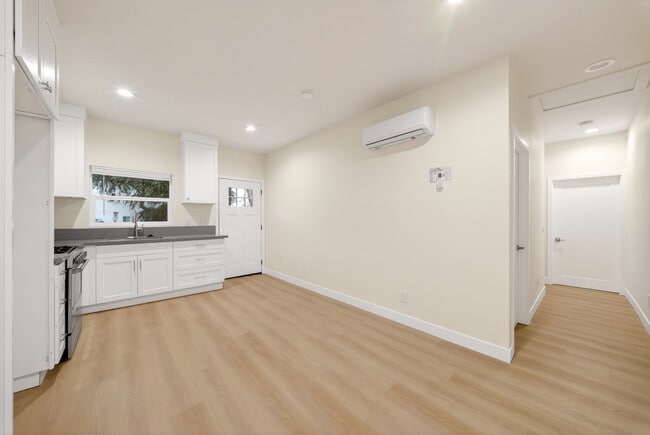 Photo - 3441 Drew St