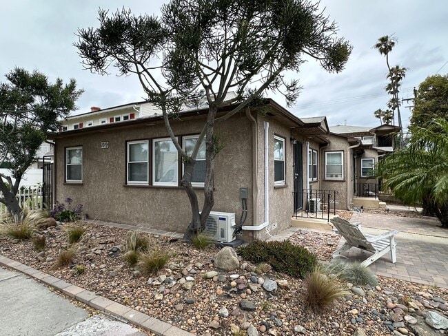 Building Photo - Beautifully Remodeled Old Town Seal Beach 1 bedroom apartment