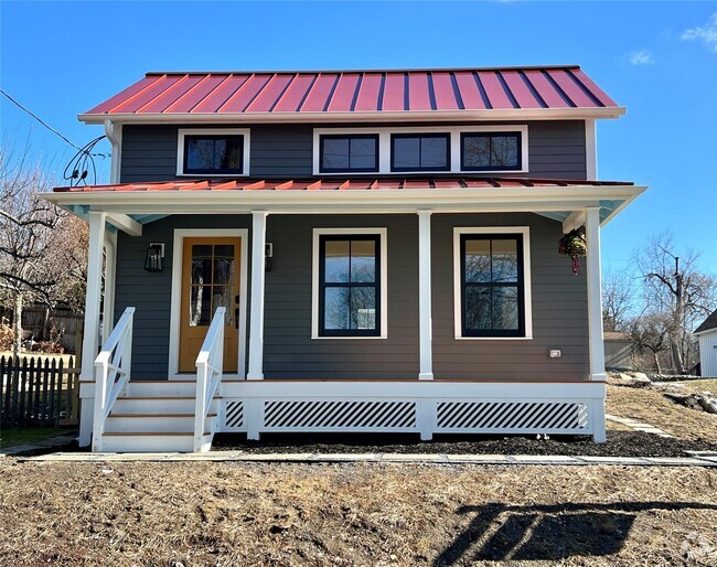 Building Photo - 52 Point St Rental