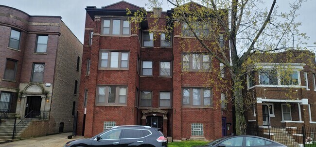 Building Photo - 7226 S Coles Ave Rental