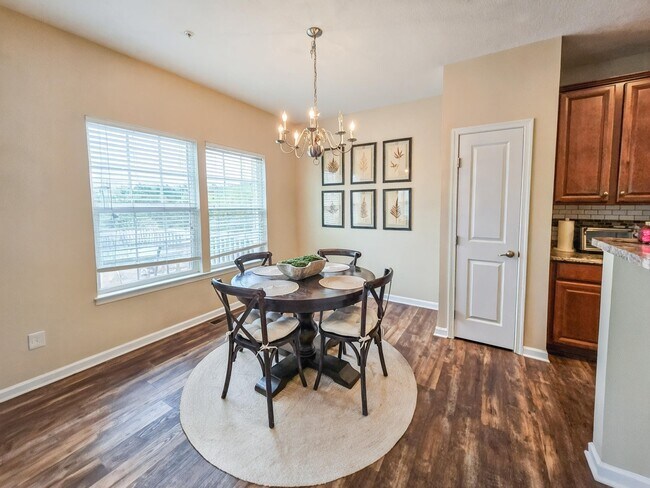 Photo - 813 Fairgate Dr