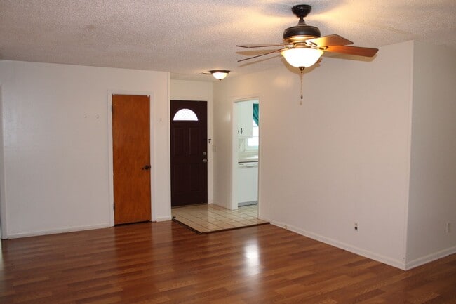 Photo - Located in Avondale 3bedrooms 2bathrooms 1 car garage