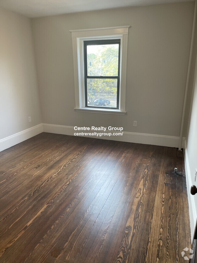 Building Photo - 1855 Beacon St Unit 2 Rental
