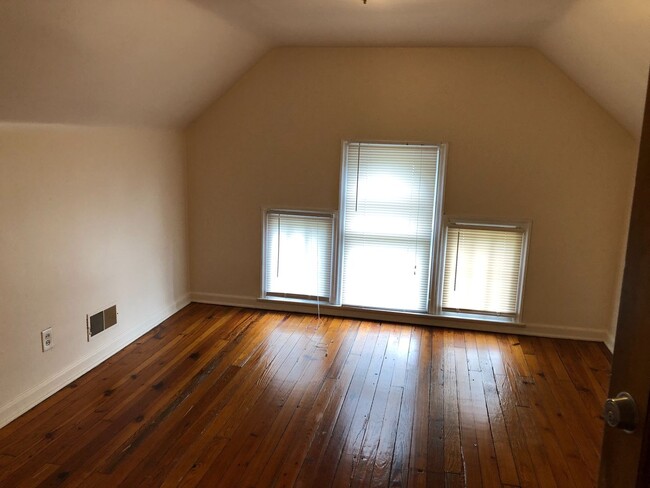 Photo - 335 E 19th Ave