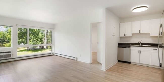 Photo - 1000 W Moorhead Cir