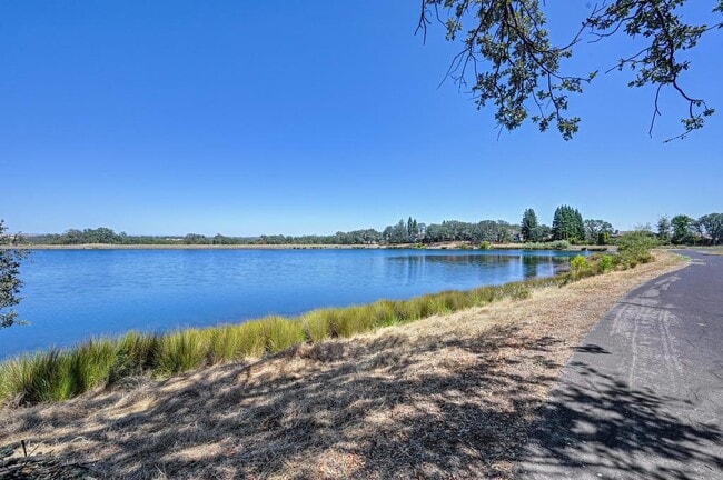 6527 Chesbro Cir