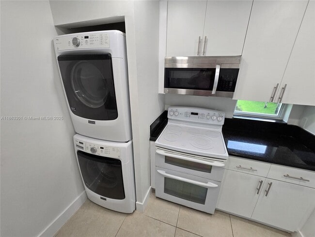Building Photo - 8886 SW 3rd St Unit 202 Rental