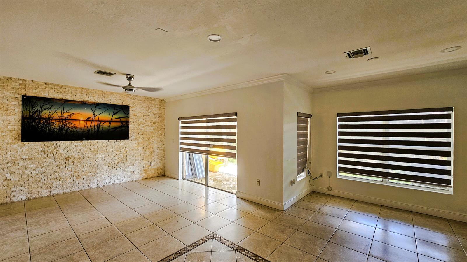 Photo - 213 Talia Cir