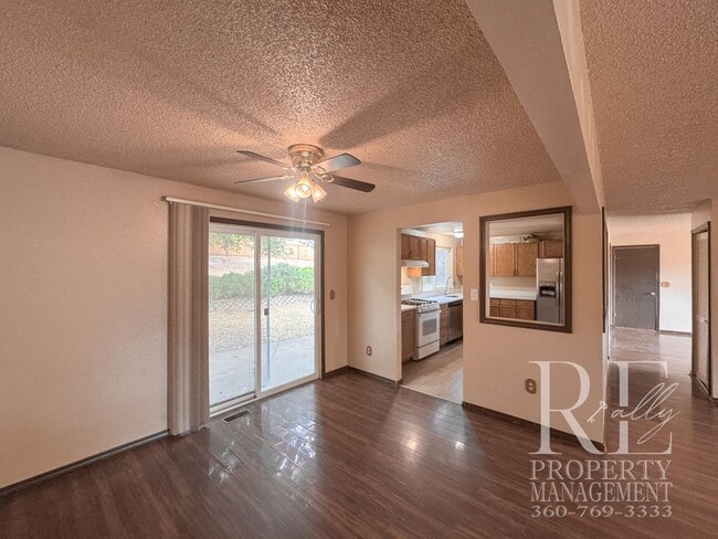 Photo - 7880 Oxbow Ave