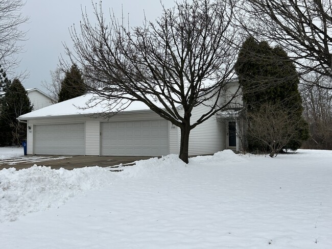 Photo - 700 Parkview Rd