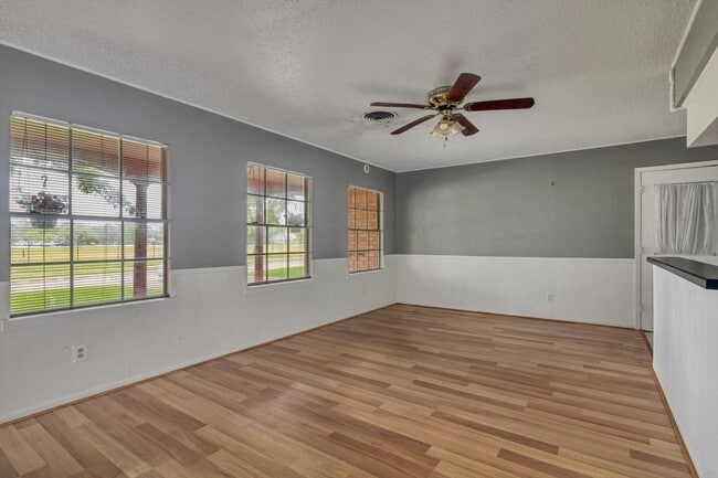 Photo - 107 Ash Ln