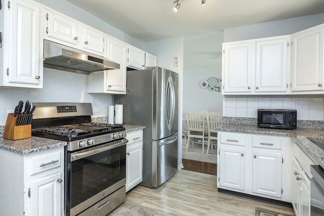 Photo - 812 W Appletree Ln