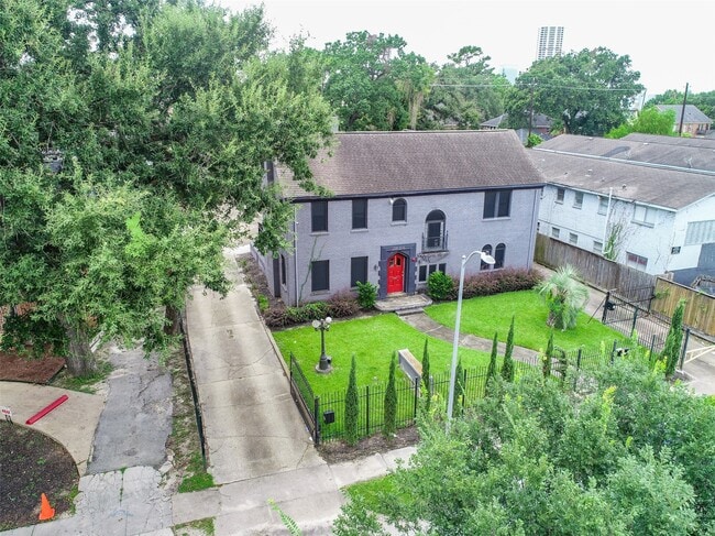 Building Photo - 2424 Southmore Blvd