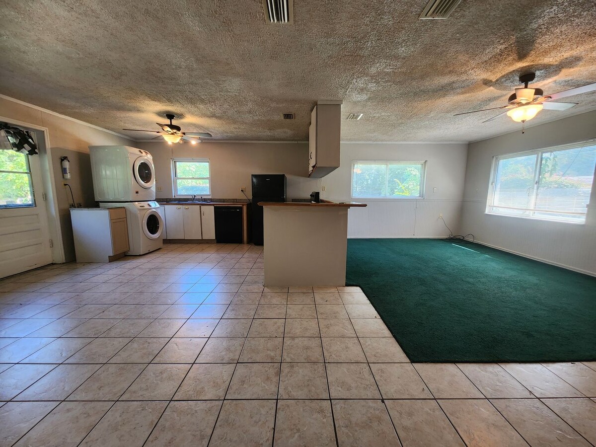 Photo - 2 Bed 1 Bath freshly updated!