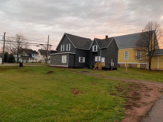 Photo - 461-461 Church St