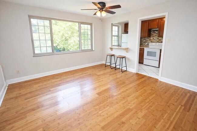 Photo - REGENCY COURT APARTMENTS -- 018
