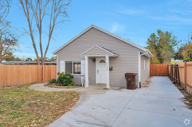 Building Photo - Charming 2-Bed, 1-Bath Pet-Friendly Home w...