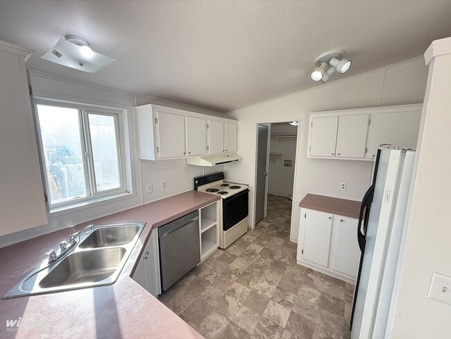 Photo - Spacious 3 Bed / 2 Bath Country Home on 1 Acre – Tieton, WA