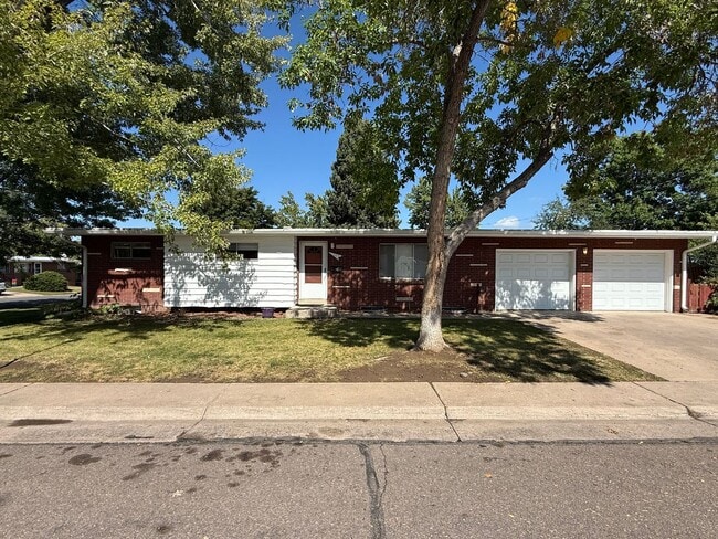Building Photo - Crestline Ave/Lakeview St (Triplex) Unit 683 W Crestline Ave