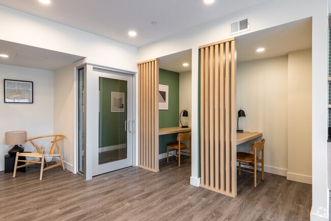 Lounge/Conference Room