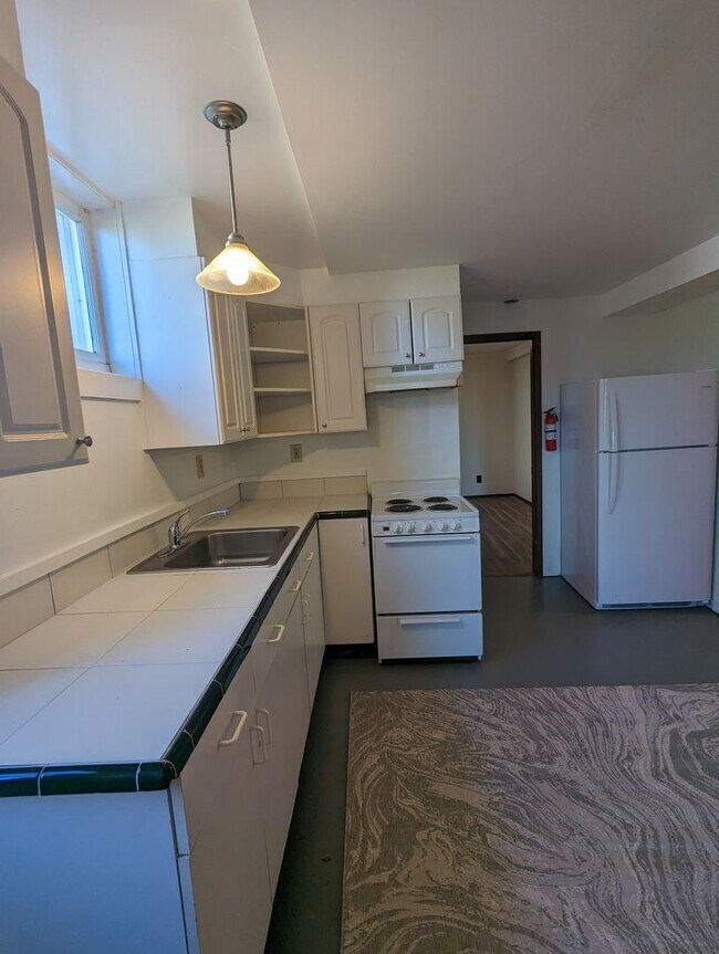 Photo - 2 Bed, 1.5 Bath Unit with den in Fairhaven Close to Shopping & Restaurants & On a Bus line Unidad 1110 12th Street