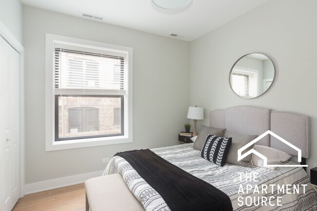 Photo - 4410 N Seeley Ave Unit 3