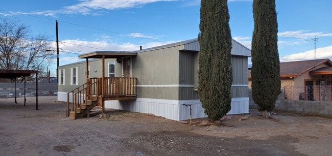 Photo - Charming 3 bedroom 2 bath Mobile home in Sunland Park NM!!