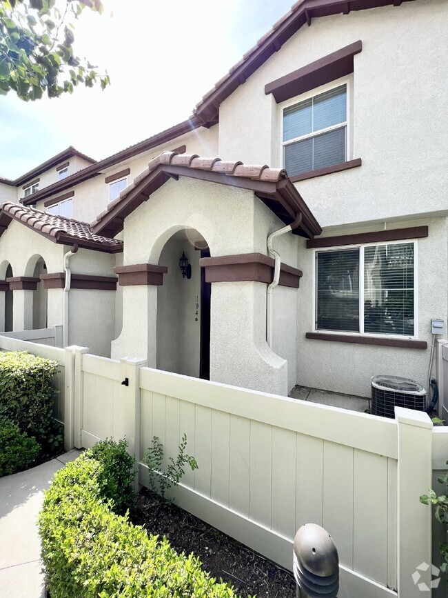 Building Photo - Spacious 2 bed 2.5 Townhouse Murrieta Unit 104