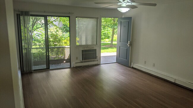 Photo - 1465 E Putnam Ave Unidad 509
