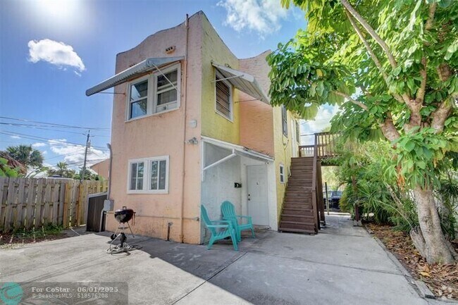 Building Photo - 325 N L St Unit LOWER Rental