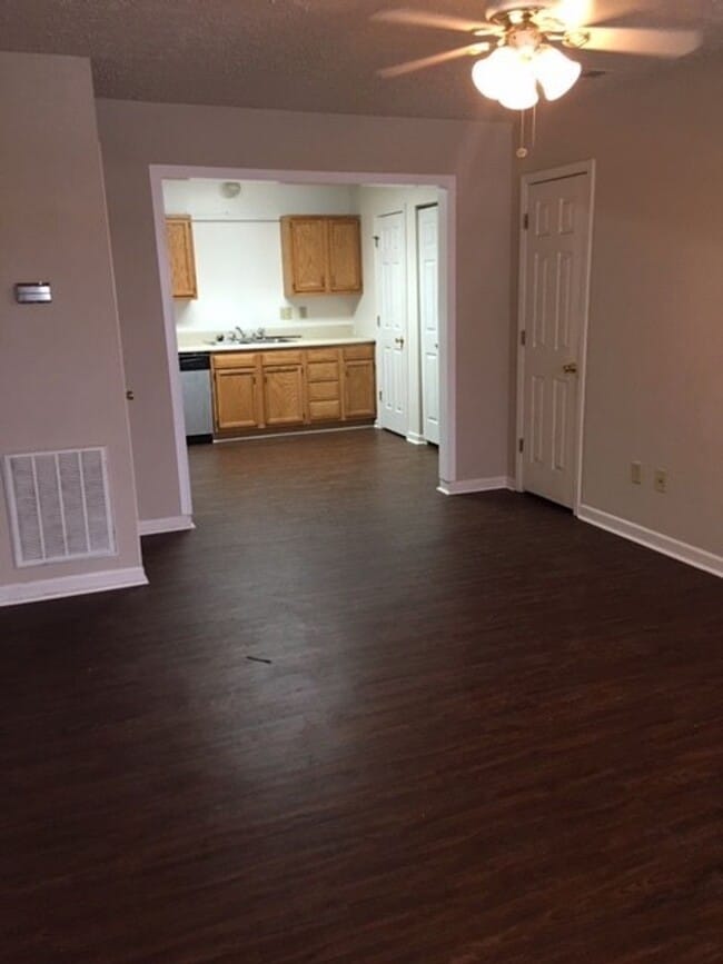 Photo - Knoxville 37920 - 2 bedroom, 1.5 bath townhome - Contact Lisa Vineyard and Shannon Russell (865) ...