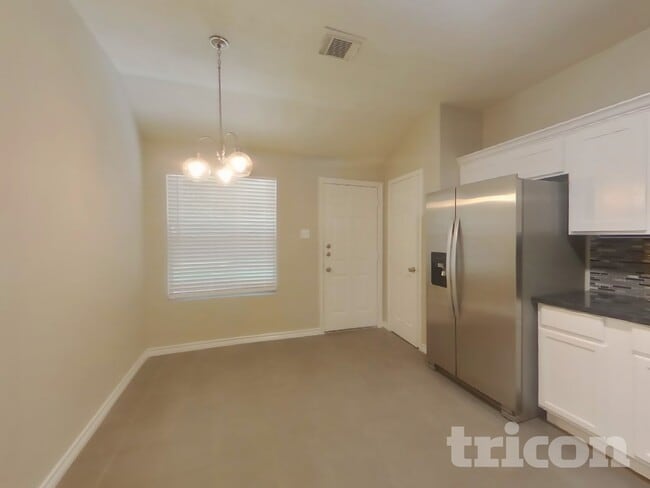 Photo - 25402 Holyoke Ln