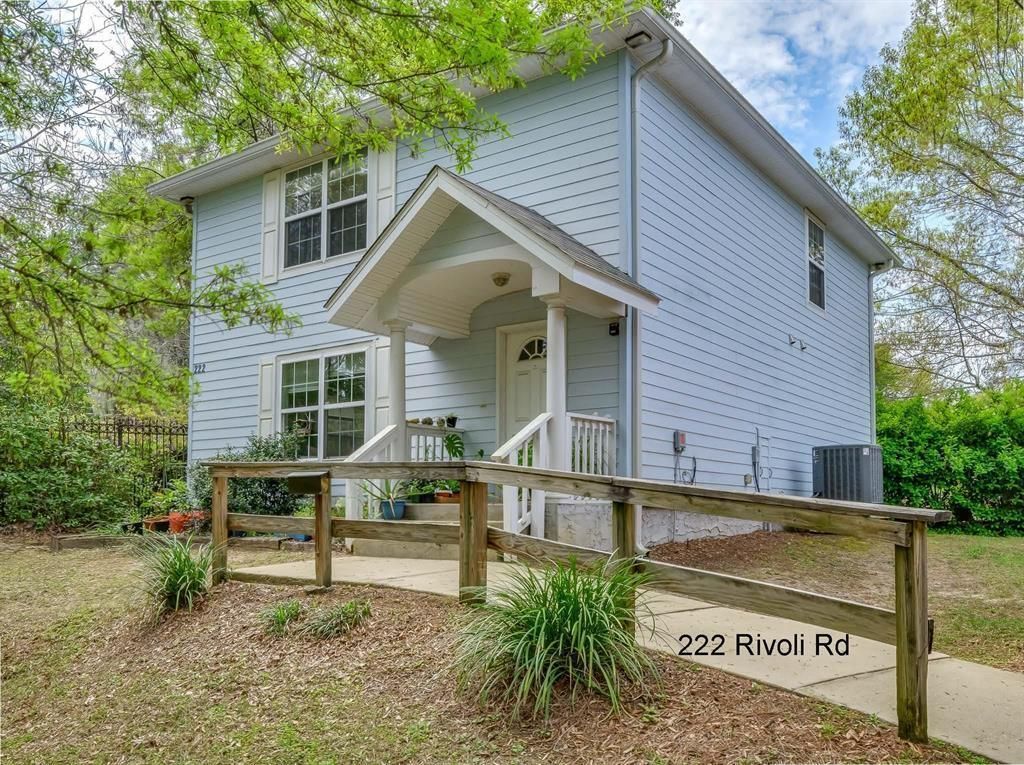 Photo - 222 Rivoli Rd