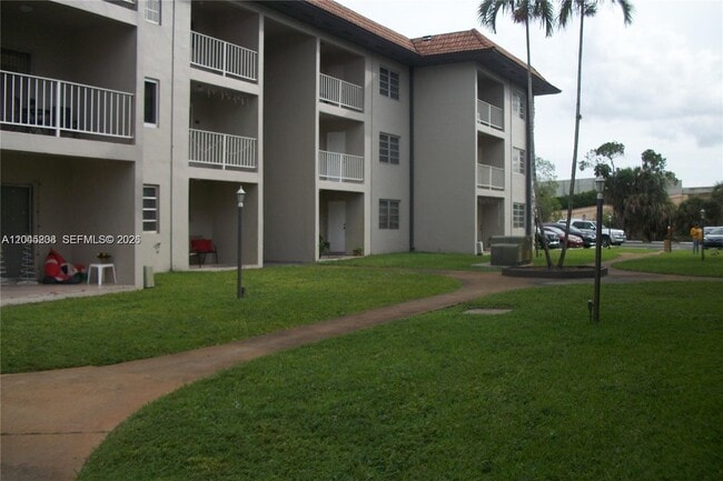 Building Photo - 13900 Lake Placid Ct Unit A24