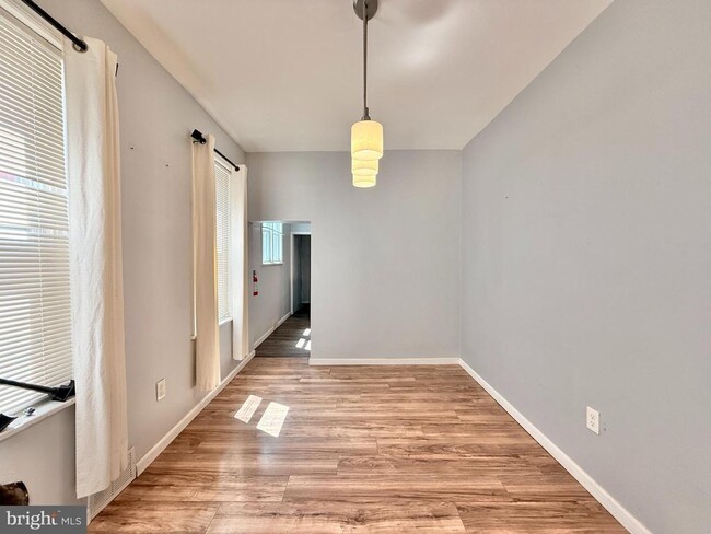 Photo - 570 Line St
