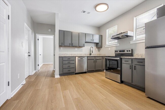 Photo - 2395 Forest Ave