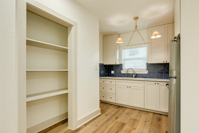 Photo - 2512 Avenue K Unidad Back