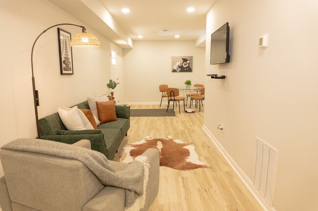 Photo - 3537 Fairburn Pl NW